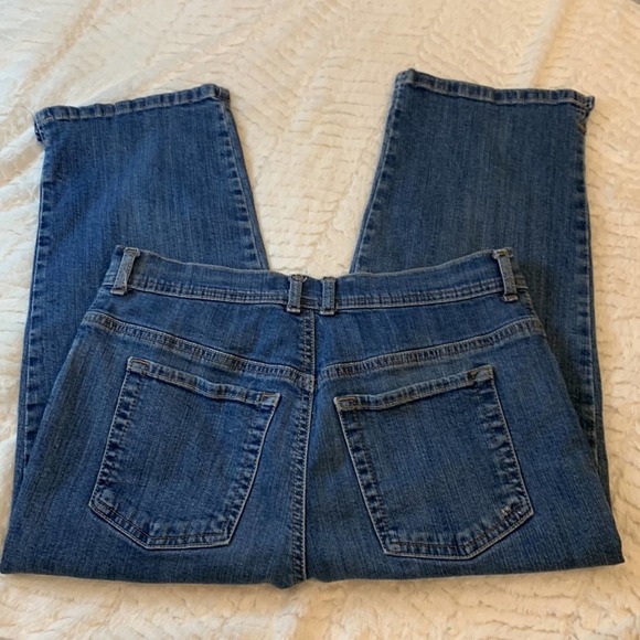 Gloria Vanderbilt Denim Capris in Size 6. EUC. Standard 5-pockets.​ - Picture 5 of 6